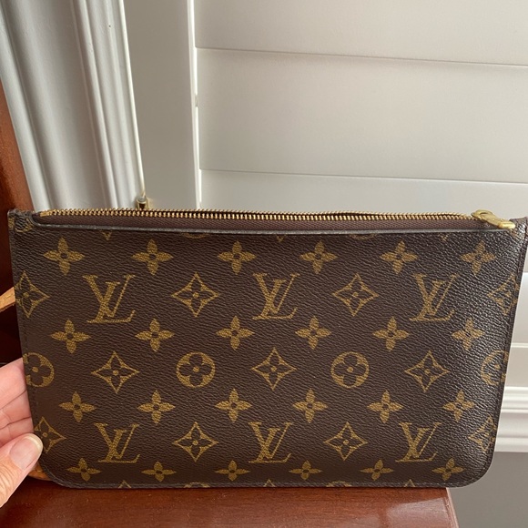 SOLD Louis Vuitton Neverfull MM with Pouch - Picture 8 of 14